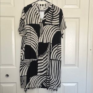 H&M Women’s Monochrome Zebra Print Top Size M